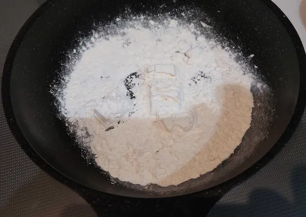 フライパン小麦粉