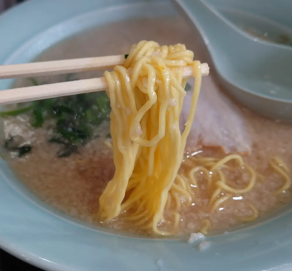 朝ラーメンの麺